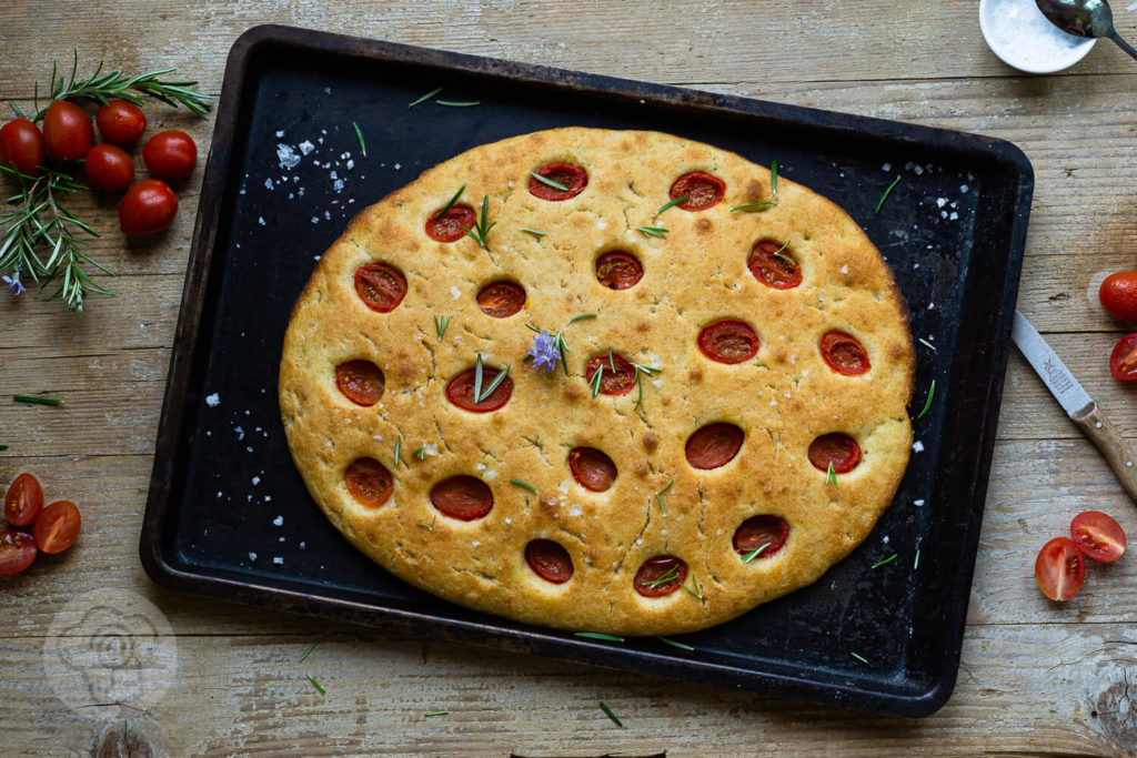 Focaccia mit Tomaten - Küchentraum &amp; Purzelbaum