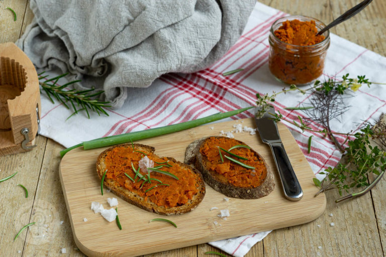 Brotsalat mit Tomaten - Küchentraum &amp; Purzelbaum