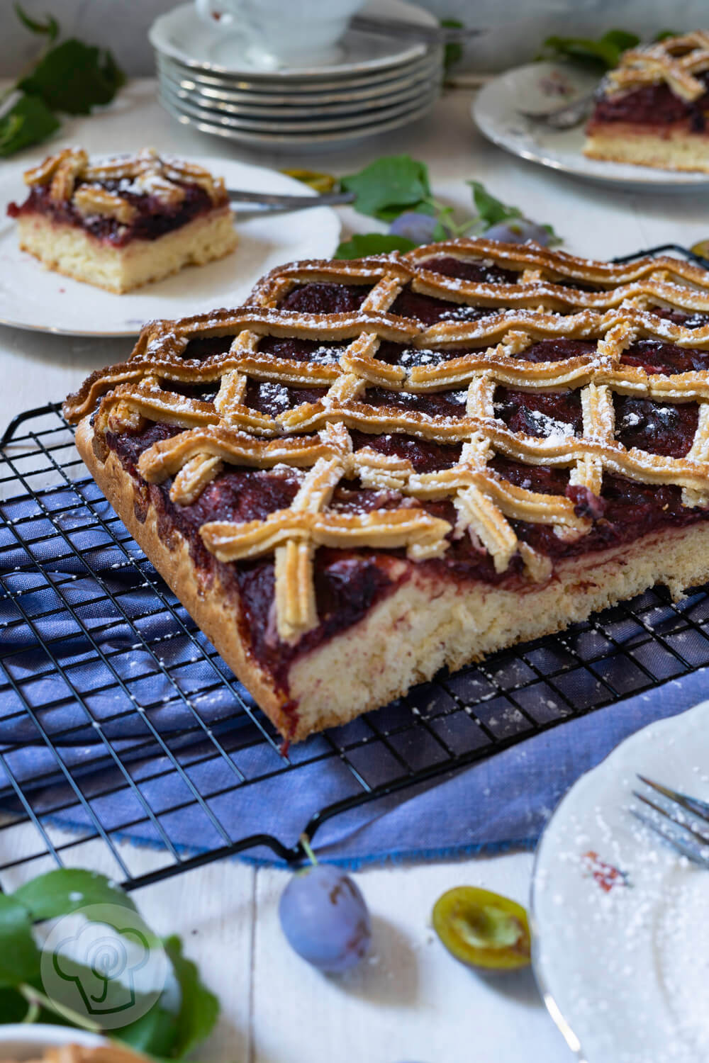 Pflaumenkuchen mit Marzipangitter - Küchentraum &amp; Purzelbaum