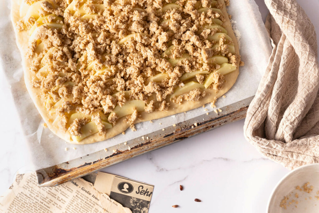 Apfelkuchen mit Streuseln vom Blech - Schritt für Schritt Anleitung