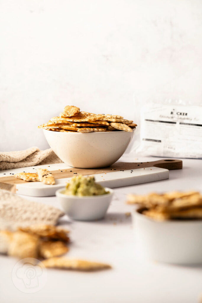 Knusprige Cracker mit Sauerteig